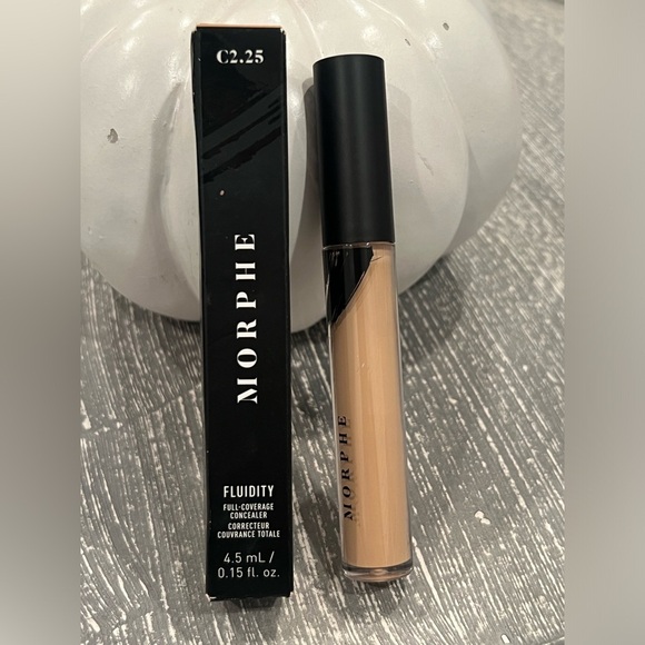 MAKEUP BUNDLE of 7 items only for $35 - Picture 14 of 16